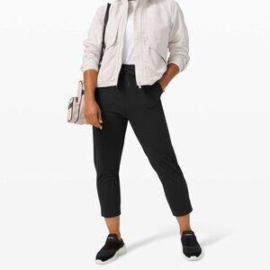 LLL Keep Moving Crop 23"